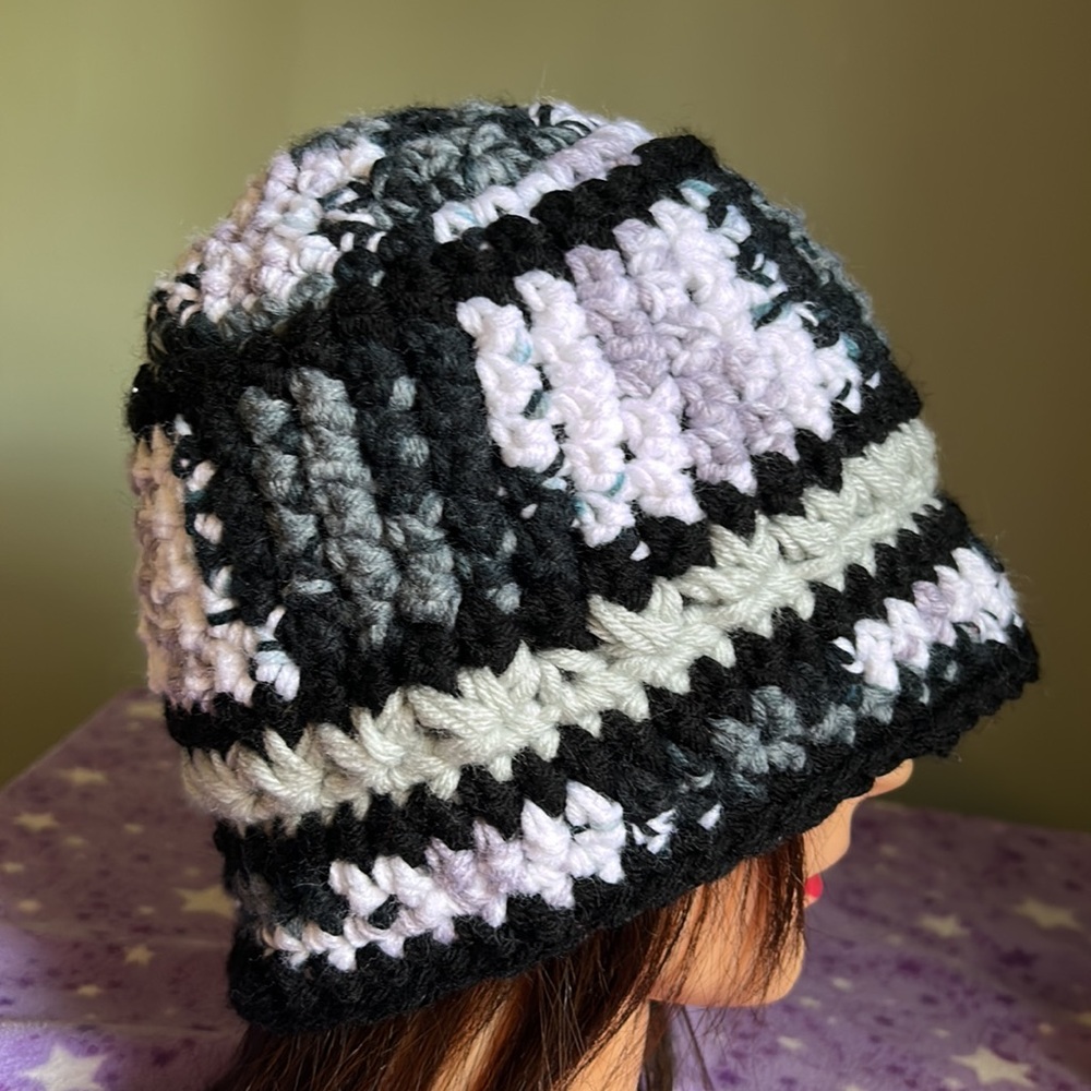 Chunky Black and White Striped Beanie Hat medium - Picture 4 of 10